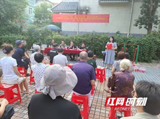 免费股票配资 张家界：山水豪庭小区“信托物业”签约 吹响全市第一批试点开启“信托制”小区治理模式冲锋号